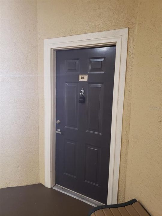 Active With Contract: $139,900 (1 beds, 1 baths, 851 Square Feet)