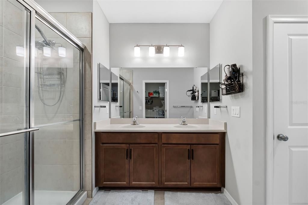 For Sale: $449,900 (4 beds, 3 baths, 2588 Square Feet)