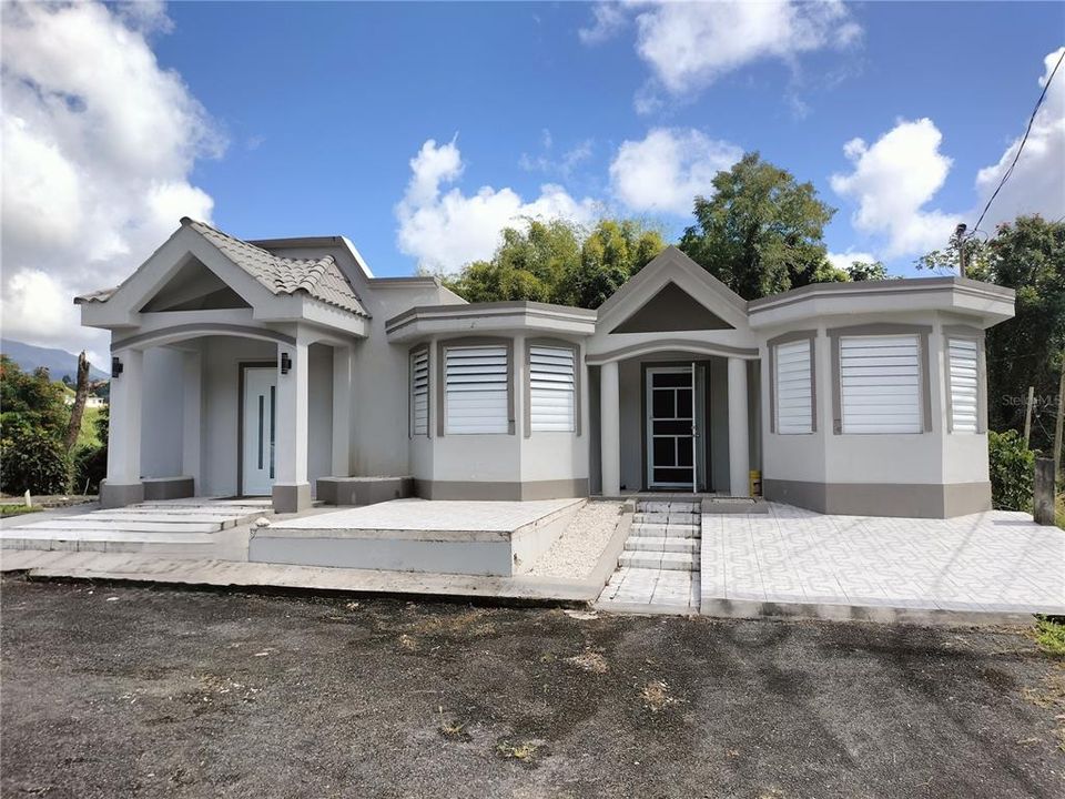 Vendido Recientemente: $180,000 (3 camas, 3 baños, 1977 Pies cuadrados)