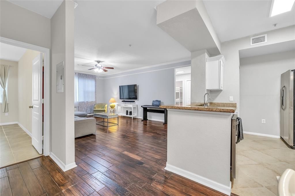 For Sale: $224,000 (3 beds, 2 baths, 1336 Square Feet)