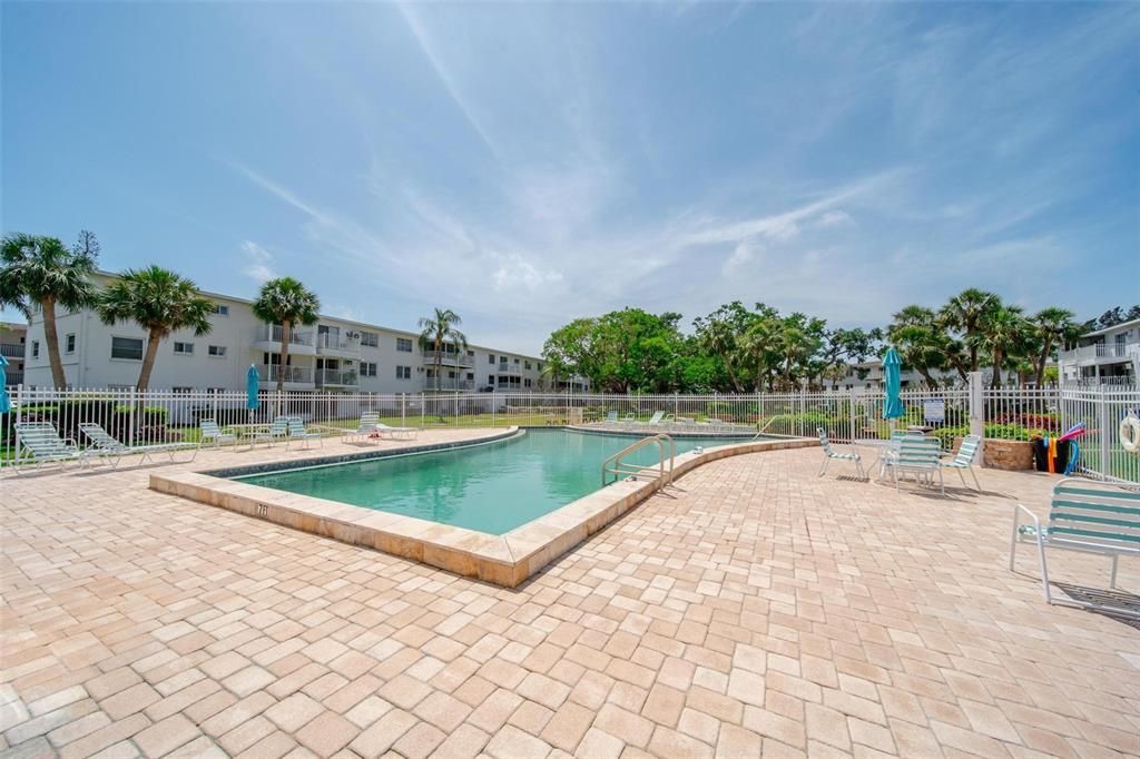 На продажу: $110,000 (2 спален, 2 ванн, 840 Квадратных фут)