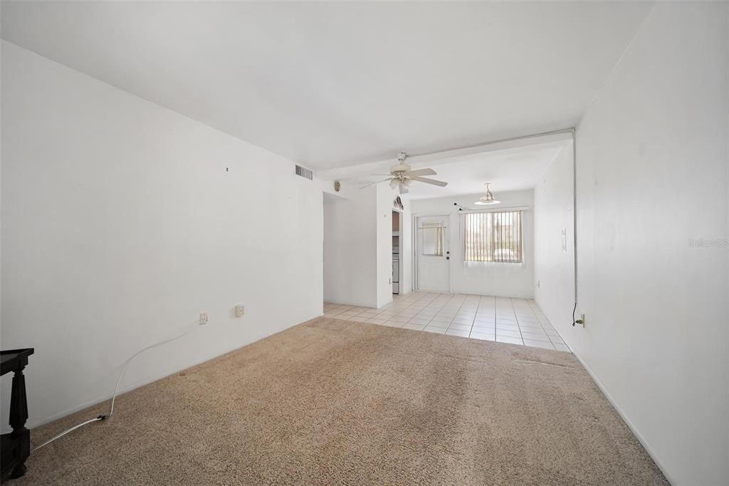 На продажу: $110,000 (2 спален, 2 ванн, 840 Квадратных фут)