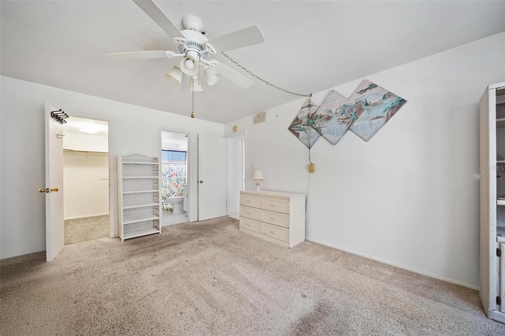 На продажу: $110,000 (2 спален, 2 ванн, 840 Квадратных фут)