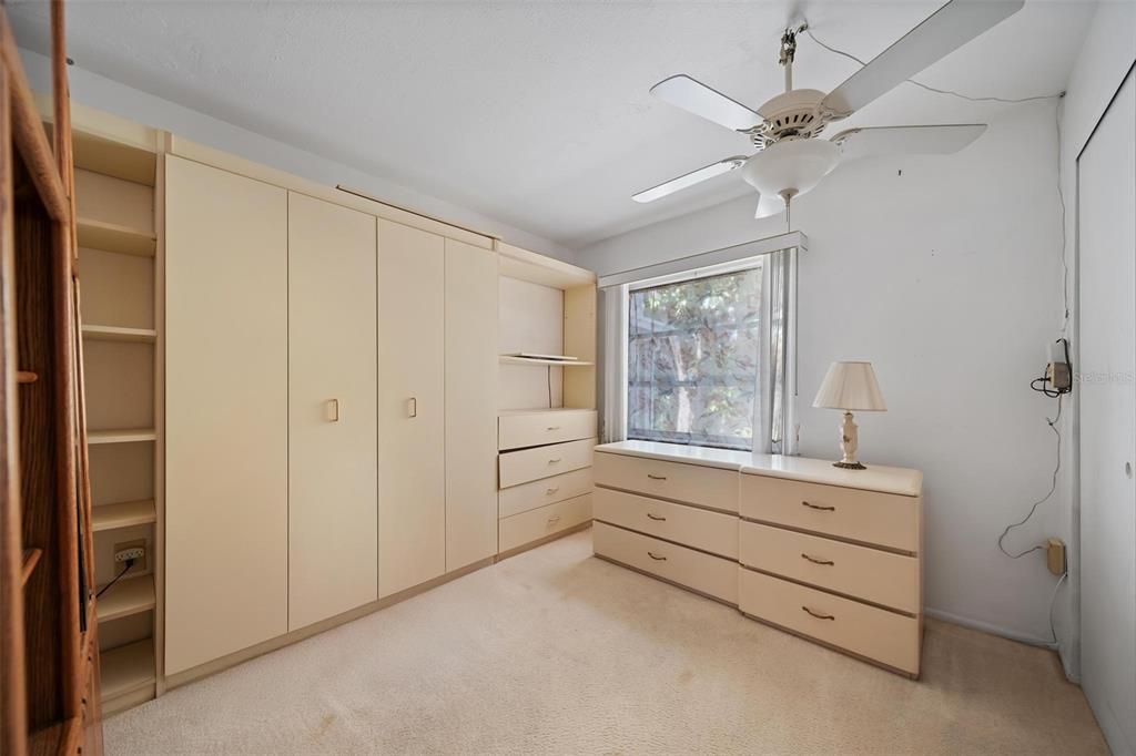 На продажу: $110,000 (2 спален, 2 ванн, 840 Квадратных фут)