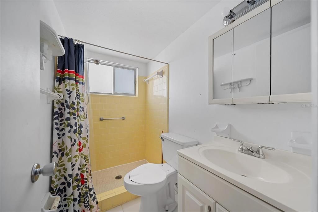 На продажу: $110,000 (2 спален, 2 ванн, 840 Квадратных фут)