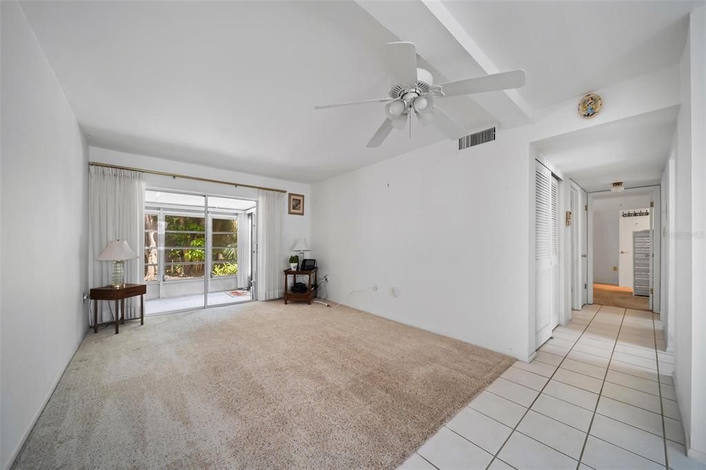 На продажу: $110,000 (2 спален, 2 ванн, 840 Квадратных фут)