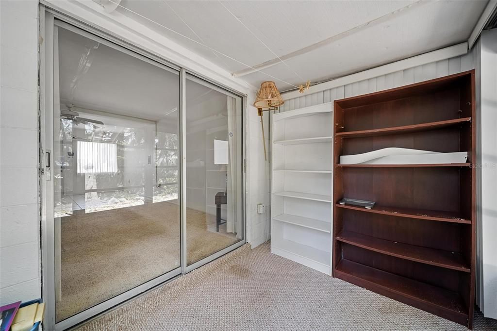 На продажу: $110,000 (2 спален, 2 ванн, 840 Квадратных фут)