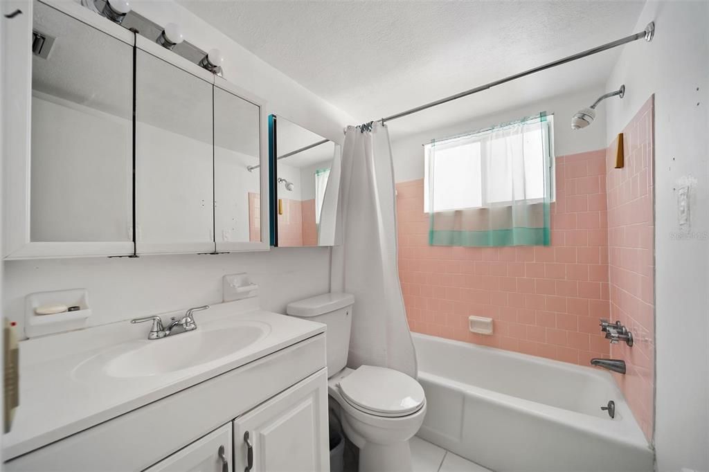 На продажу: $110,000 (2 спален, 2 ванн, 840 Квадратных фут)