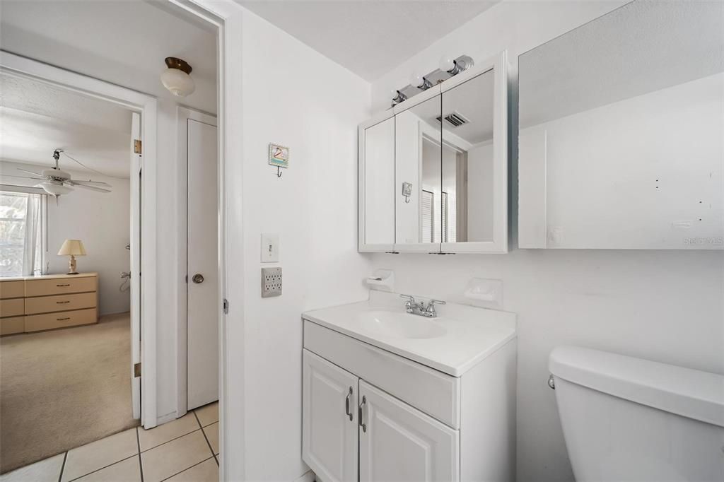 На продажу: $110,000 (2 спален, 2 ванн, 840 Квадратных фут)