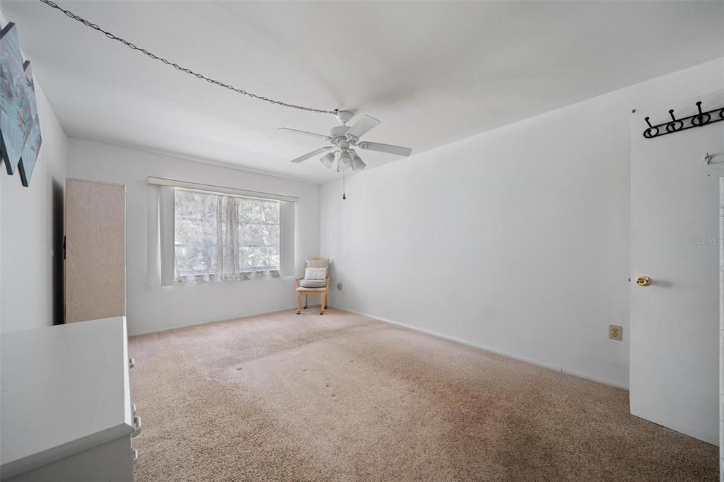 На продажу: $110,000 (2 спален, 2 ванн, 840 Квадратных фут)