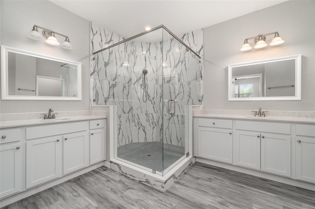 合同活跃: $329,950 (3 贝兹, 2 浴室, 2284 平方英尺)