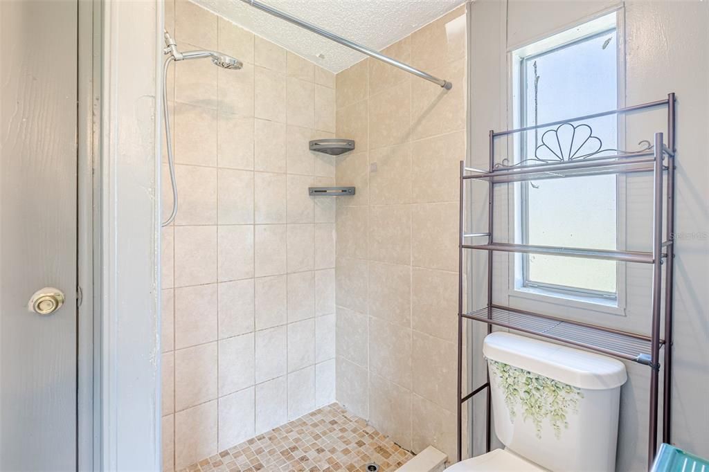 На продажу: $239,900 (2 спален, 2 ванн, 1186 Квадратных фут)