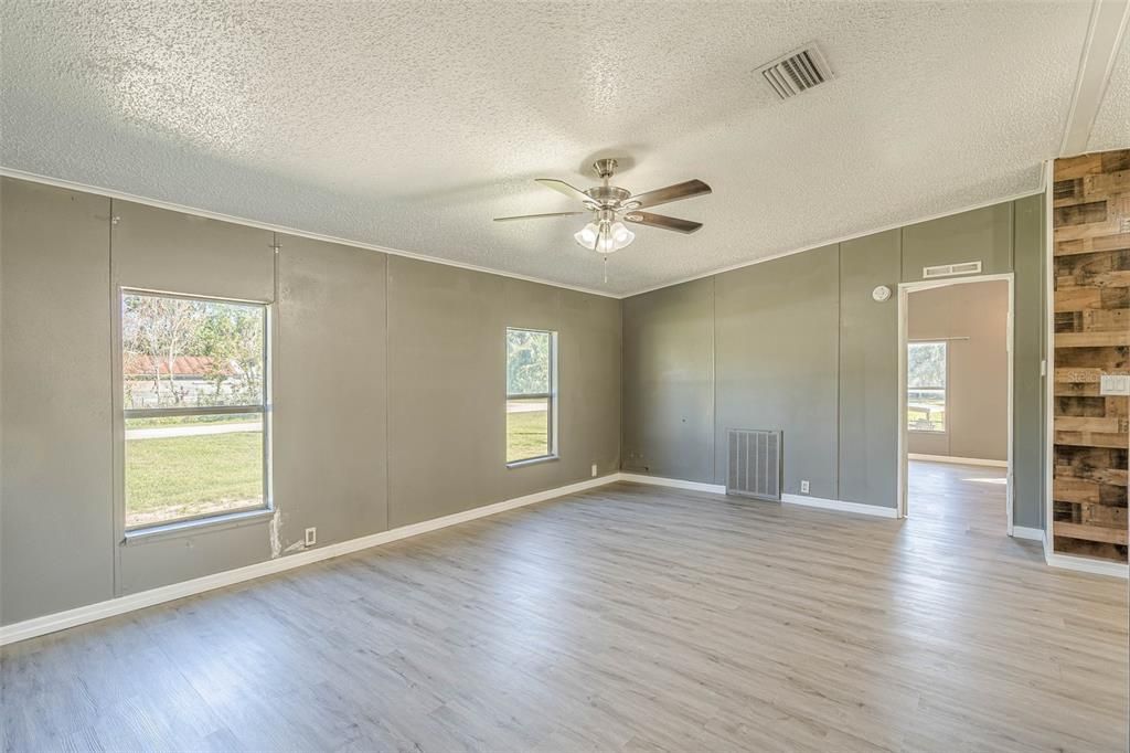 На продажу: $239,900 (2 спален, 2 ванн, 1186 Квадратных фут)