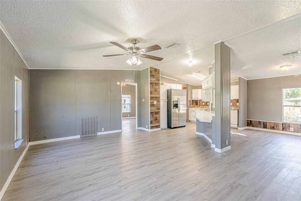 На продажу: $239,900 (2 спален, 2 ванн, 1186 Квадратных фут)