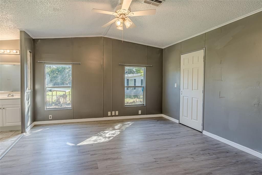 На продажу: $239,900 (2 спален, 2 ванн, 1186 Квадратных фут)