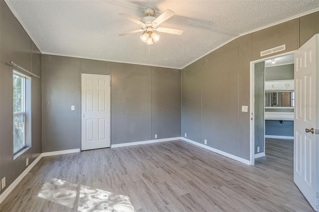 На продажу: $239,900 (2 спален, 2 ванн, 1186 Квадратных фут)