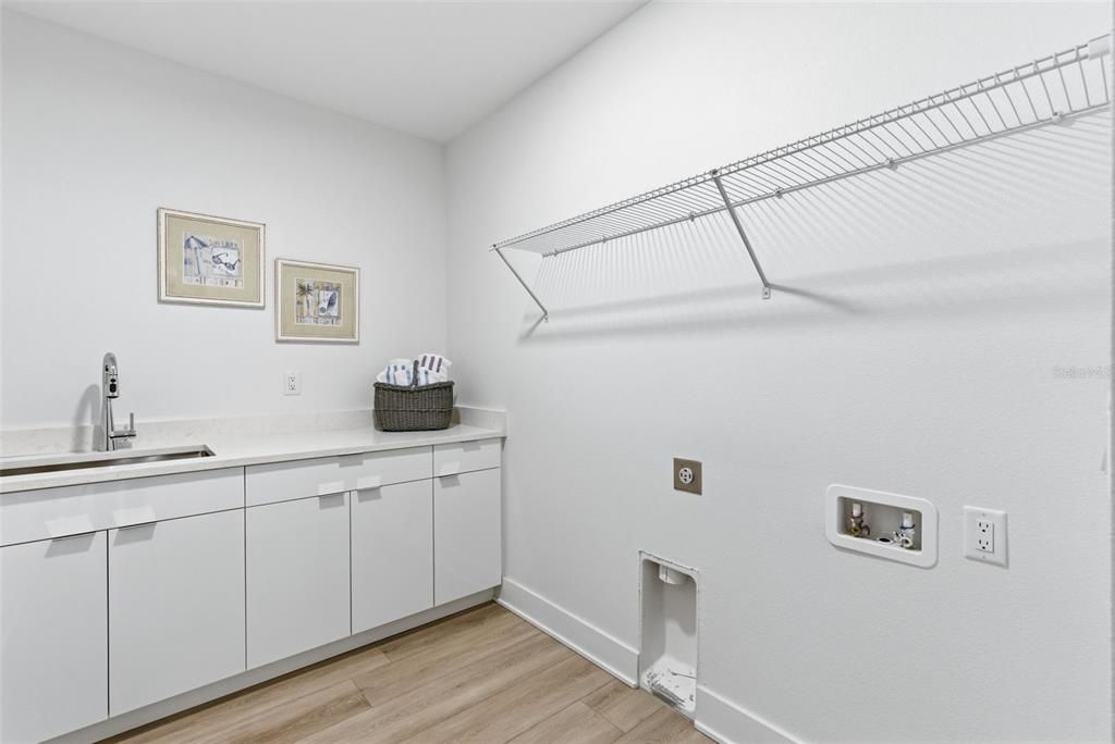 Active With Contract: $999,490 (3 beds, 3 baths, 1827 Square Feet)