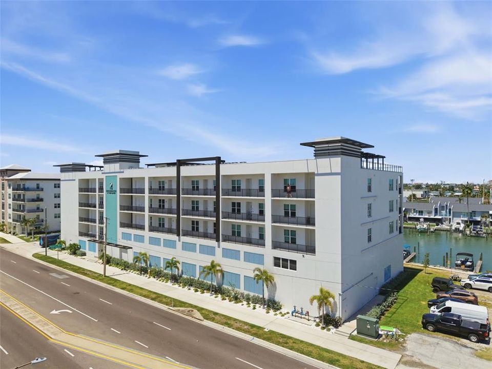 Active With Contract: $999,490 (3 beds, 3 baths, 1827 Square Feet)