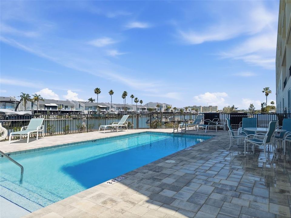 Active With Contract: $999,490 (3 beds, 3 baths, 1827 Square Feet)