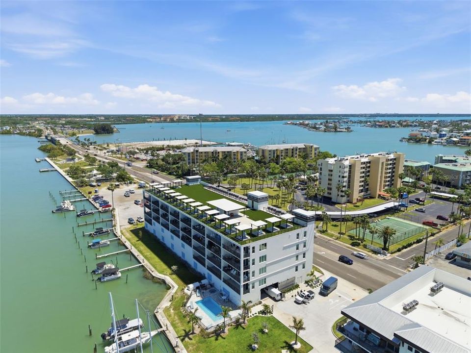 Active With Contract: $999,490 (3 beds, 3 baths, 1827 Square Feet)