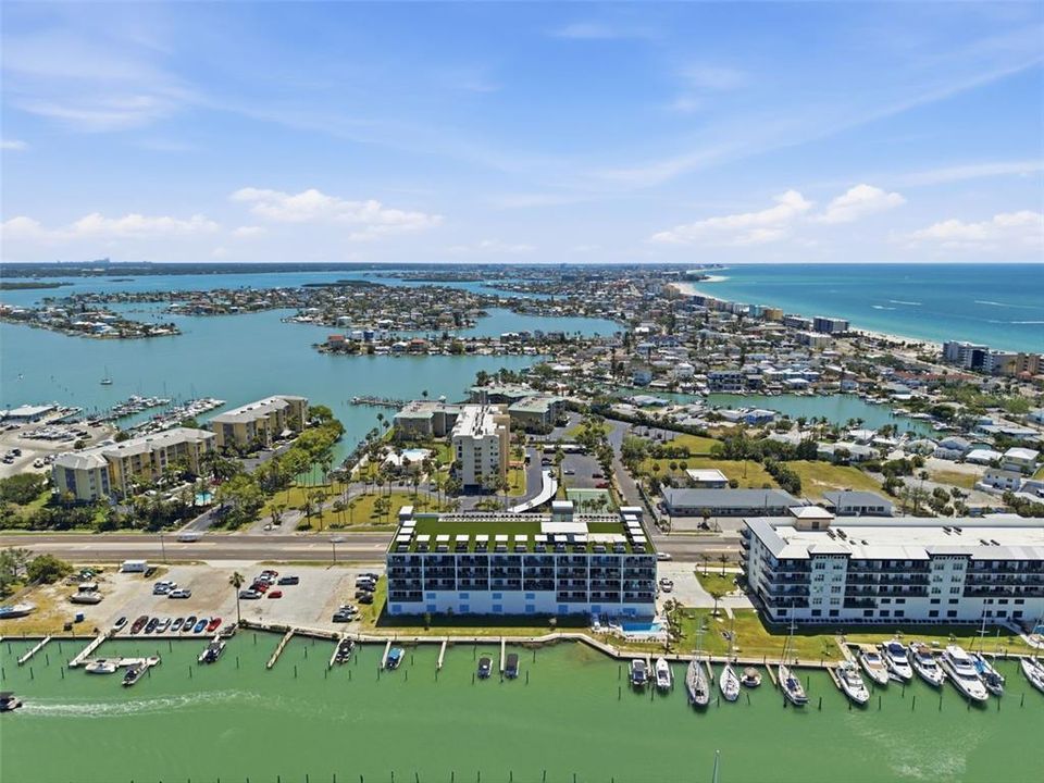 Active With Contract: $999,490 (3 beds, 3 baths, 1827 Square Feet)