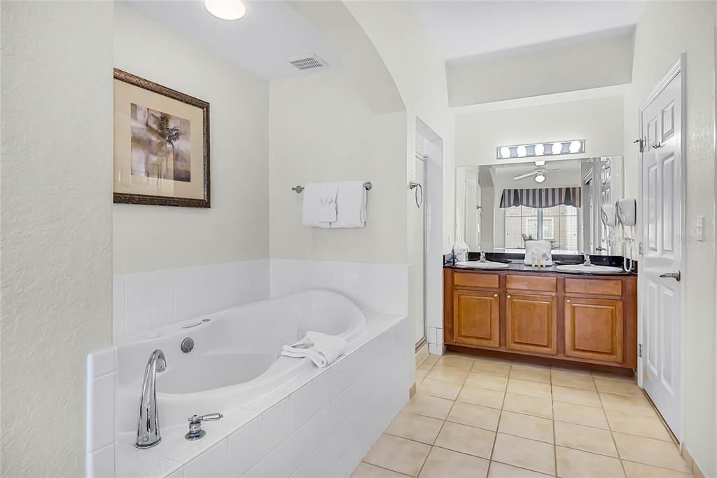 Active With Contract: $176,500 (3 beds, 2 baths, 1231 Square Feet)