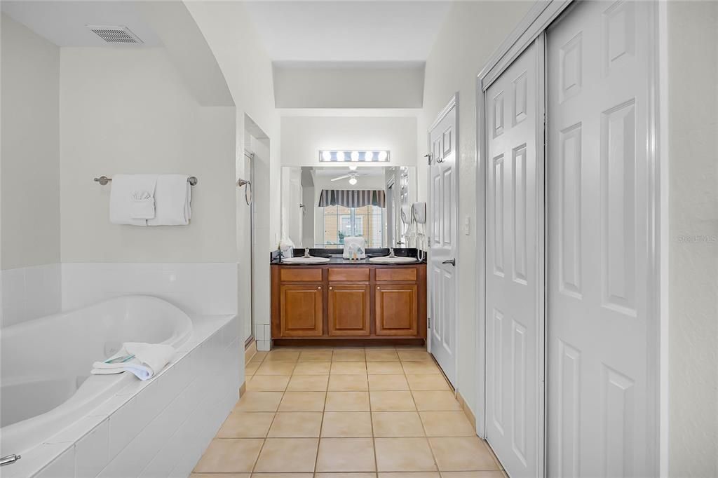 Active With Contract: $176,500 (3 beds, 2 baths, 1231 Square Feet)