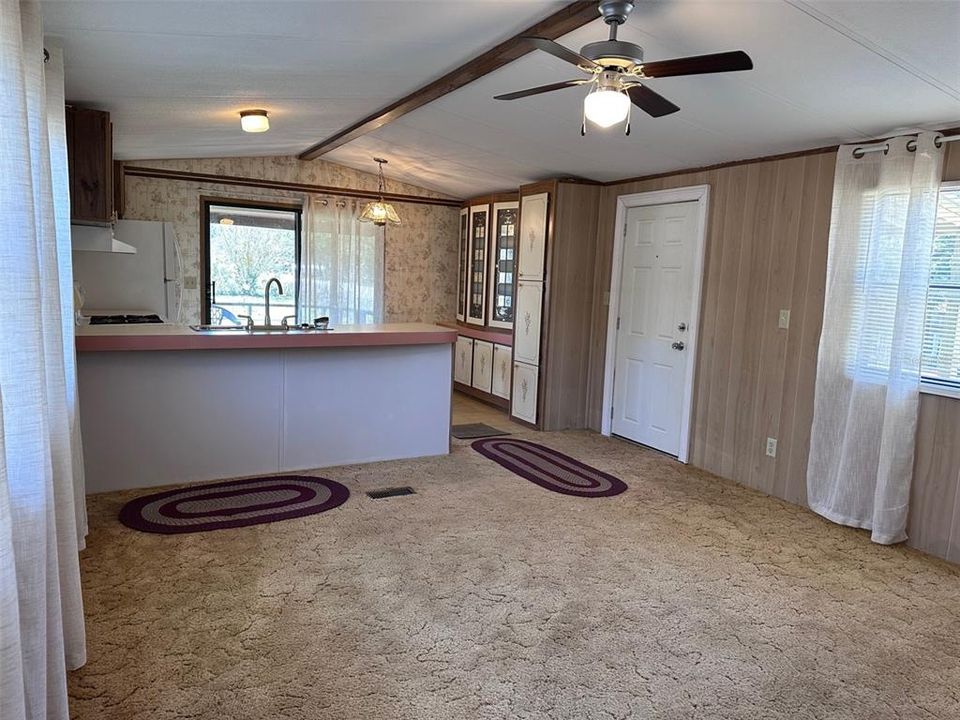 For Sale: $75,900 (2 beds, 1 baths, 672 Square Feet)