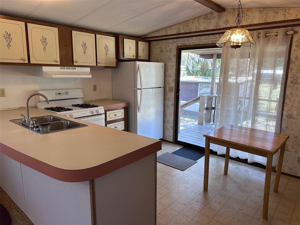 For Sale: $75,900 (2 beds, 1 baths, 672 Square Feet)