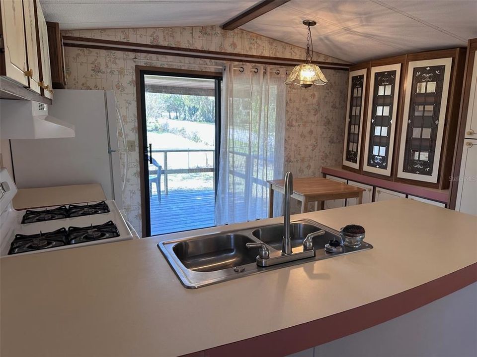 For Sale: $75,900 (2 beds, 1 baths, 672 Square Feet)