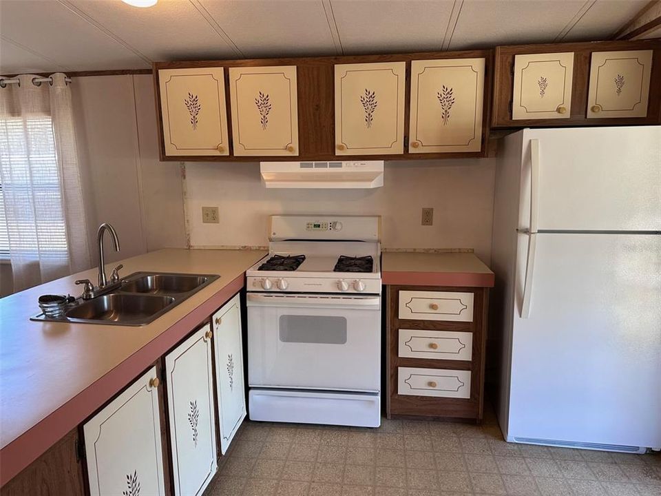 For Sale: $75,900 (2 beds, 1 baths, 672 Square Feet)