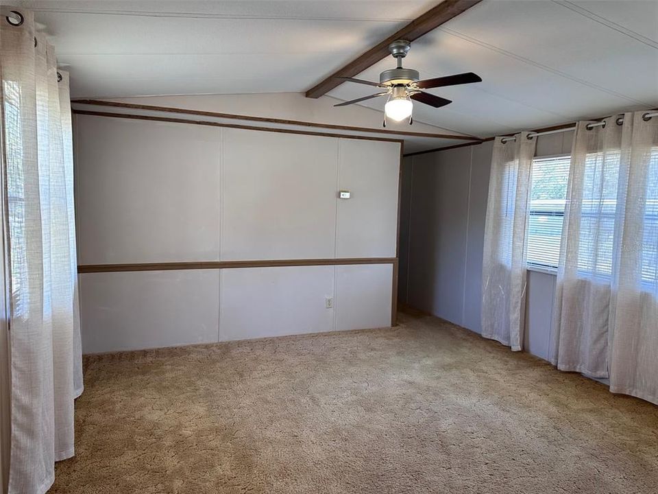 For Sale: $75,900 (2 beds, 1 baths, 672 Square Feet)