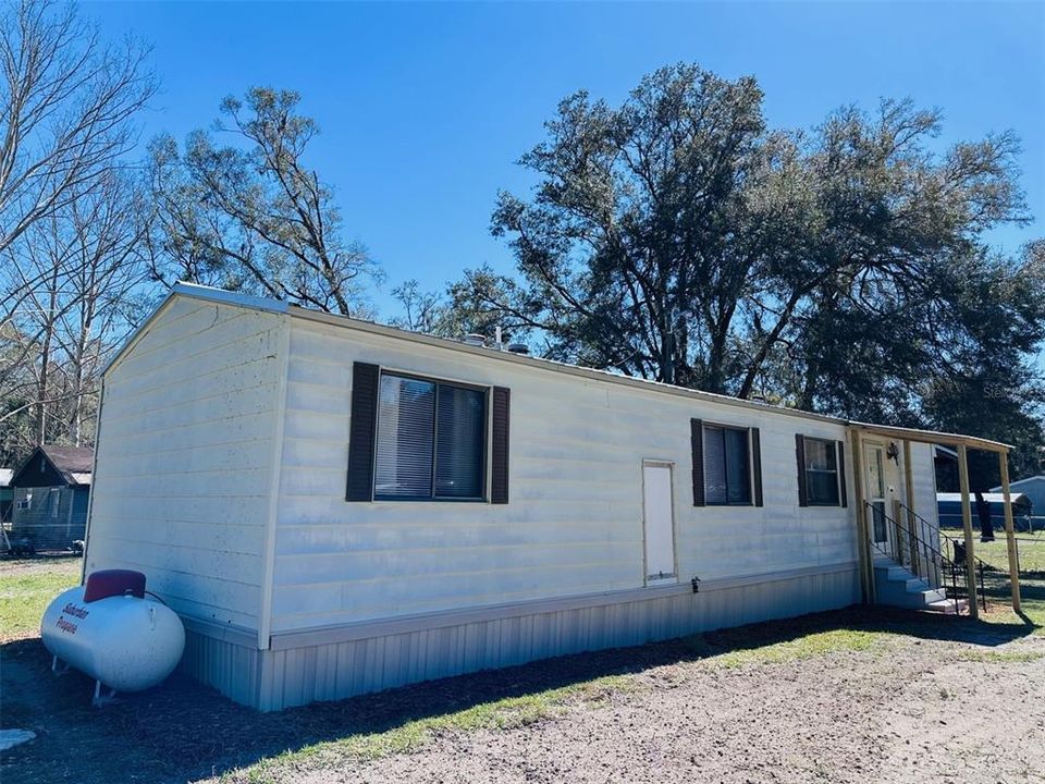 For Sale: $75,900 (2 beds, 1 baths, 672 Square Feet)