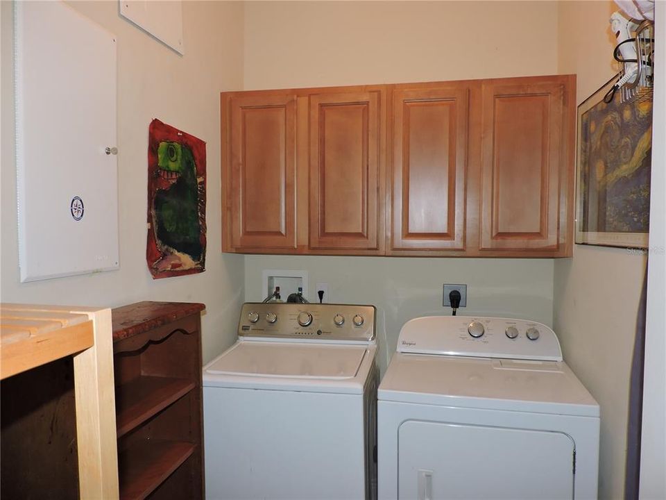 合同活跃: $375,000 (4 贝兹, 3 浴室, 2192 平方英尺)