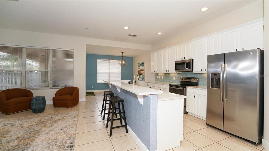 合同活跃: $375,000 (4 贝兹, 3 浴室, 2192 平方英尺)