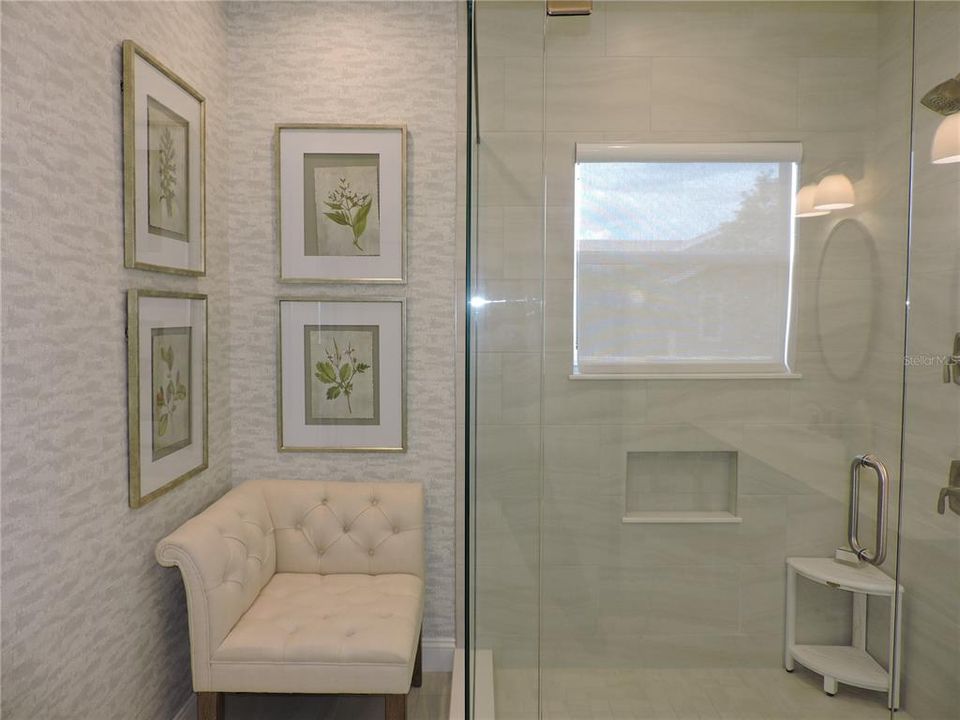 合同活跃: $375,000 (4 贝兹, 3 浴室, 2192 平方英尺)