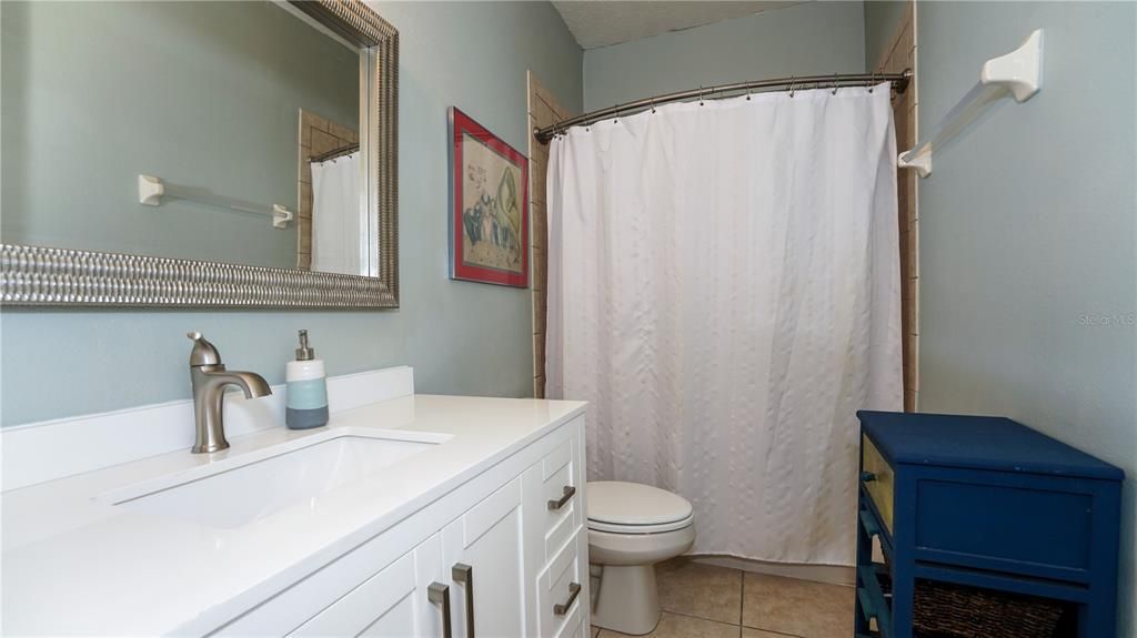 合同活跃: $375,000 (4 贝兹, 3 浴室, 2192 平方英尺)