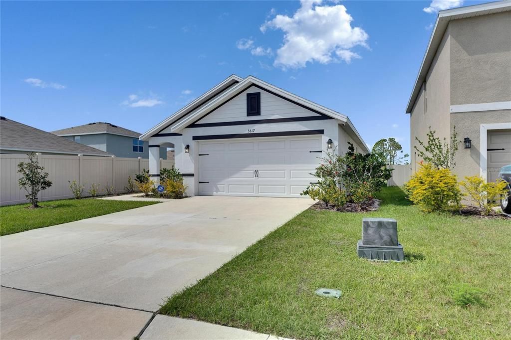 Active With Contract: $275,000 (3 beds, 2 baths, 1459 Square Feet)