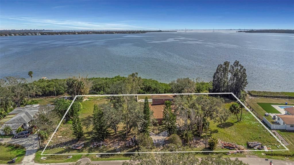 待售: $1,800,000 (1.20 acres)