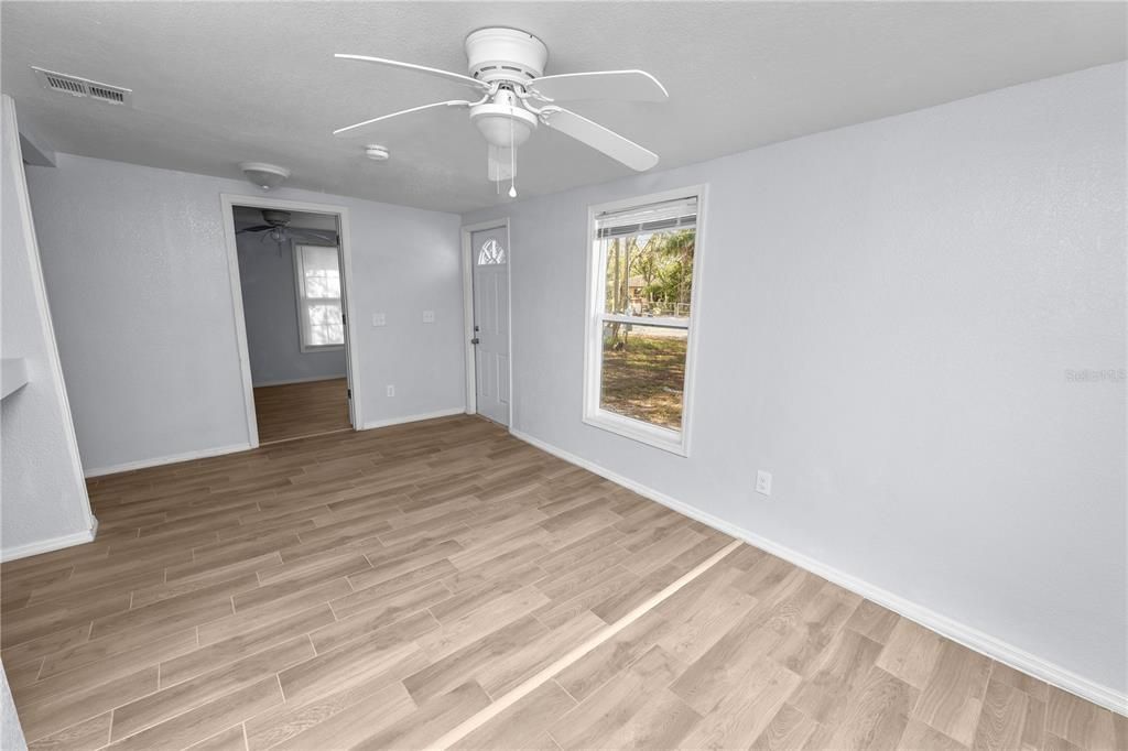 待售: $175,000 (3 贝兹, 3 浴室, 808 平方英尺)