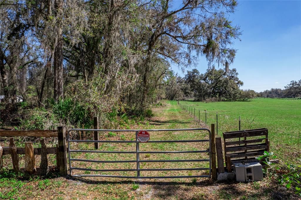 На продажу: $429,000 (20.00 acres)