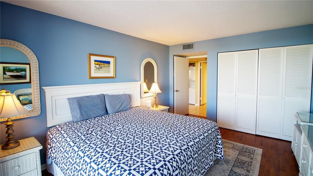 На продажу: $470,000 (2 спален, 2 ванн, 1325 Квадратных фут)