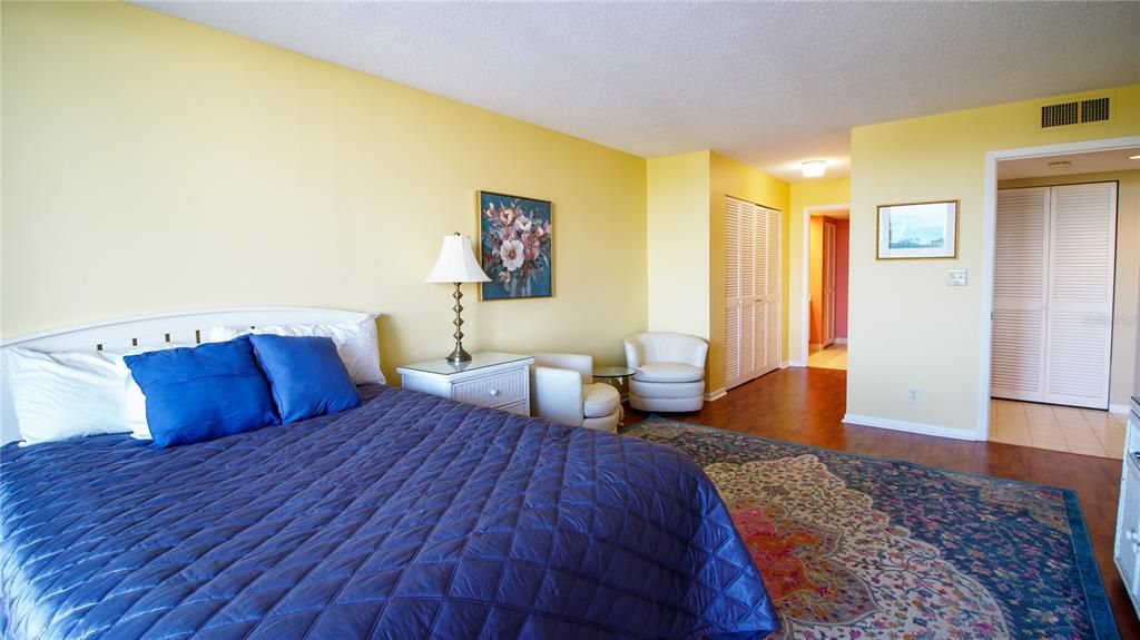 На продажу: $470,000 (2 спален, 2 ванн, 1325 Квадратных фут)