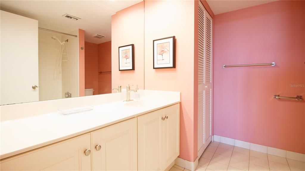 На продажу: $470,000 (2 спален, 2 ванн, 1325 Квадратных фут)