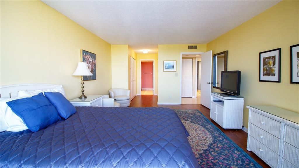 На продажу: $470,000 (2 спален, 2 ванн, 1325 Квадратных фут)