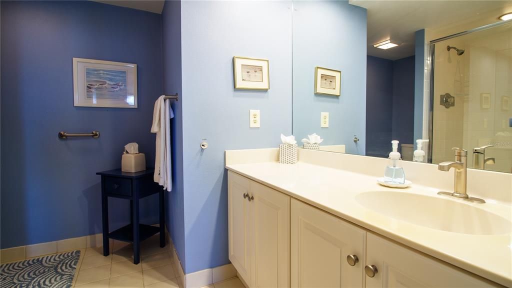 На продажу: $470,000 (2 спален, 2 ванн, 1325 Квадратных фут)