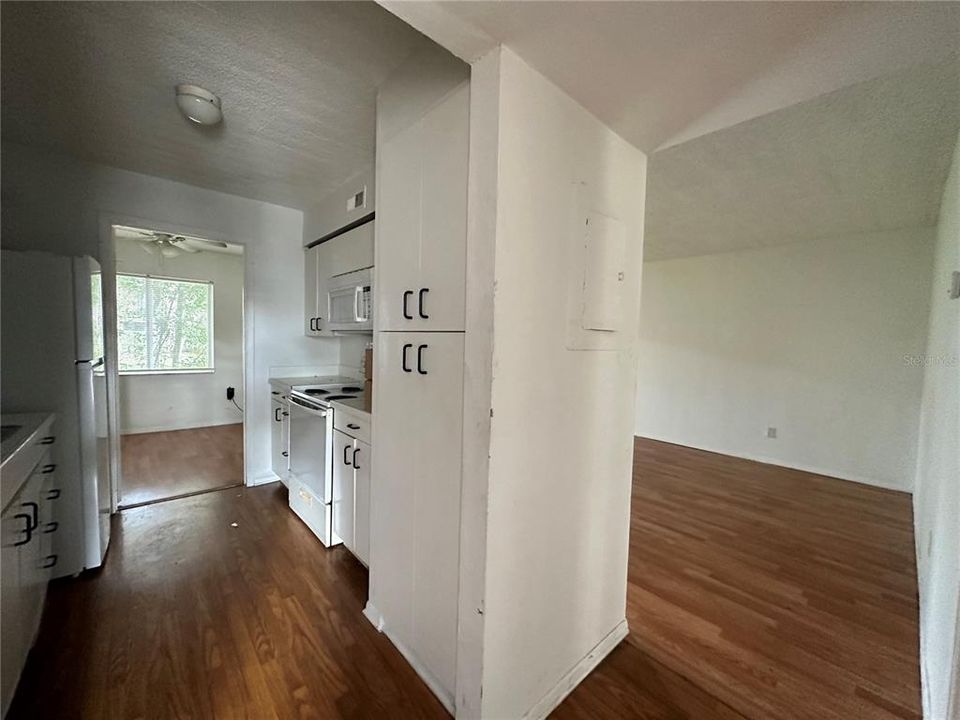 На продажу: $89,000 (1 спален, 1 ванн, 707 Квадратных фут)