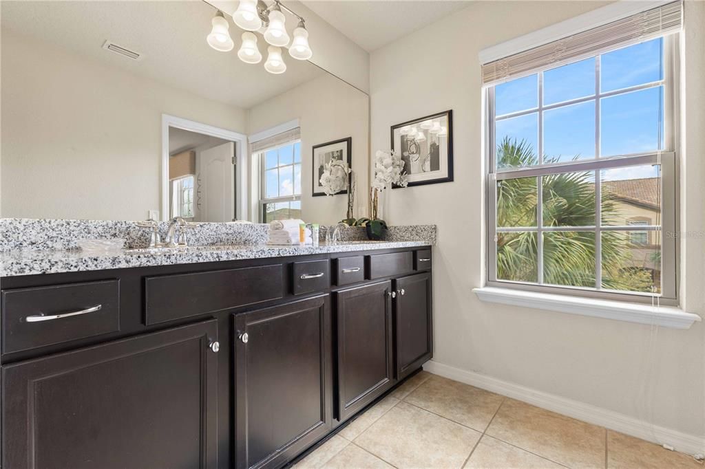 For Sale: $560,000 (6 beds, 4 baths, 3142 Square Feet)