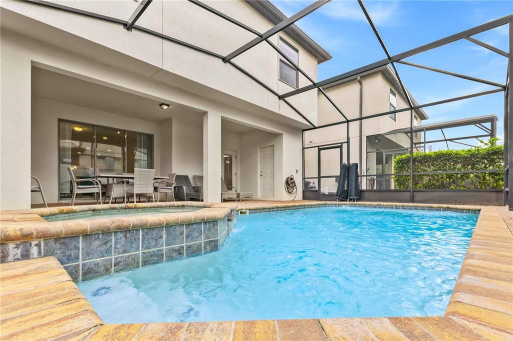 For Sale: $560,000 (6 beds, 4 baths, 3142 Square Feet)