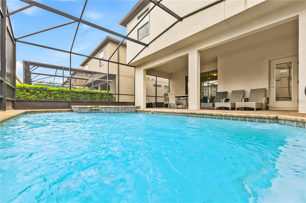 For Sale: $560,000 (6 beds, 4 baths, 3142 Square Feet)